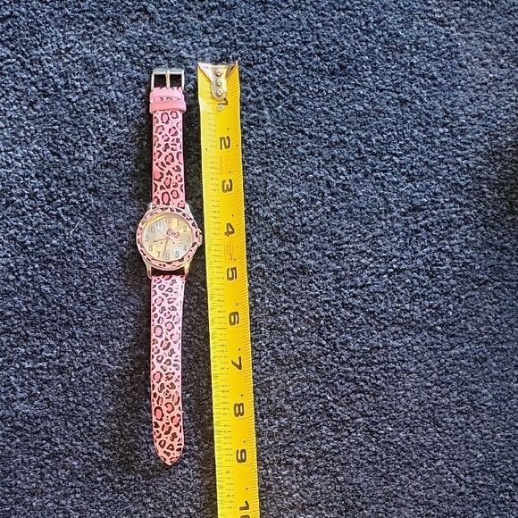 Hello Kitty Pink Leopard Pattern Watch - Picture 7 of 8